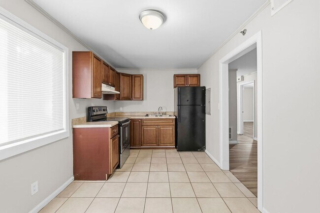 Building Photo - 1621 Line Cir
