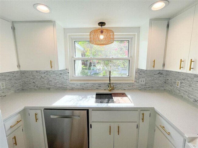 Building Photo - 2547 Wood Oak Dr