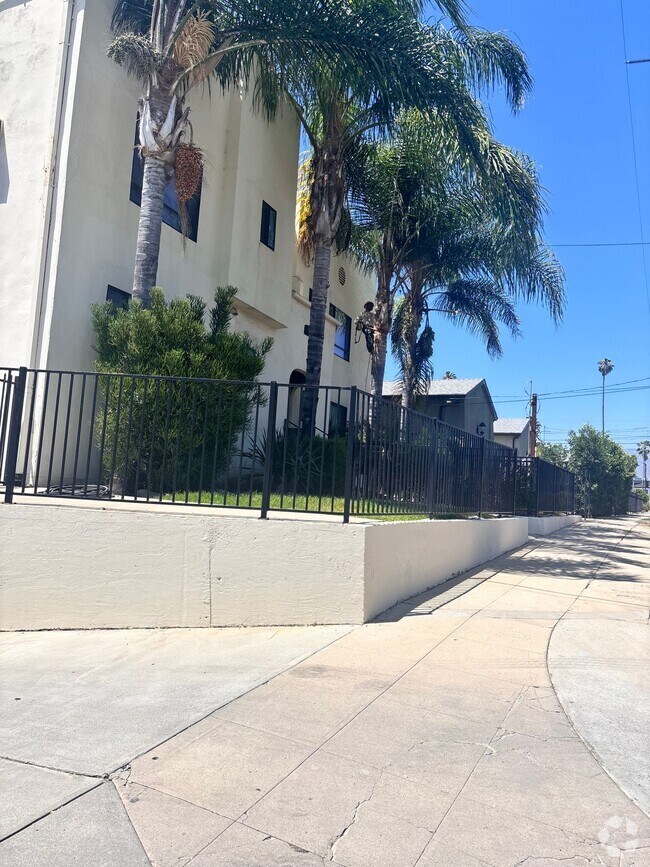 Building Photo - Studio with a view. Close to DTLA, Eagle R...