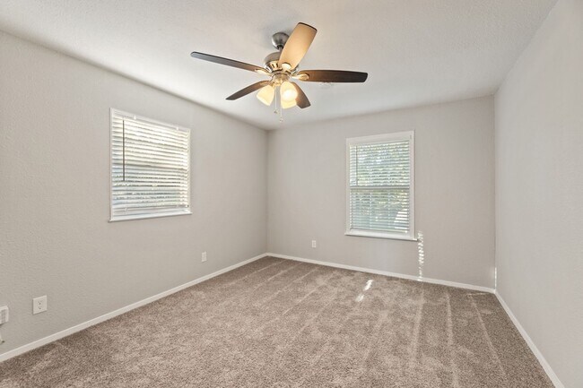 Building Photo - 8009 Northbrook Dr