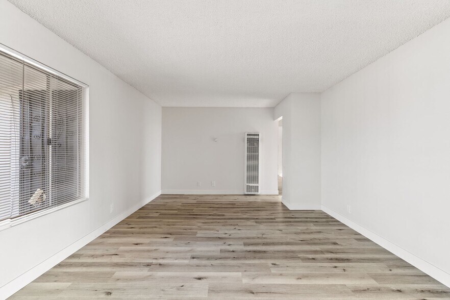 Building Photo - 1050 Gaviota Ave