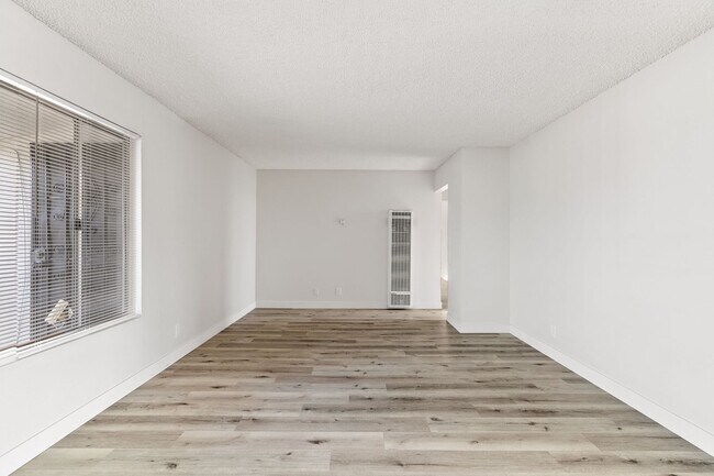Interior Photo - 1050 Gaviota Avenue