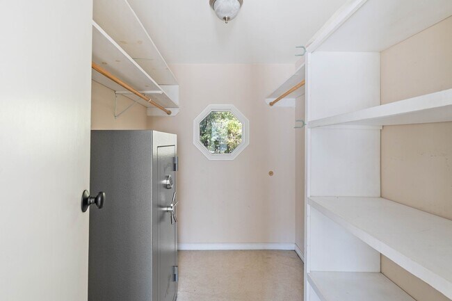 Building Photo - 11085 Jake Pearson Rd