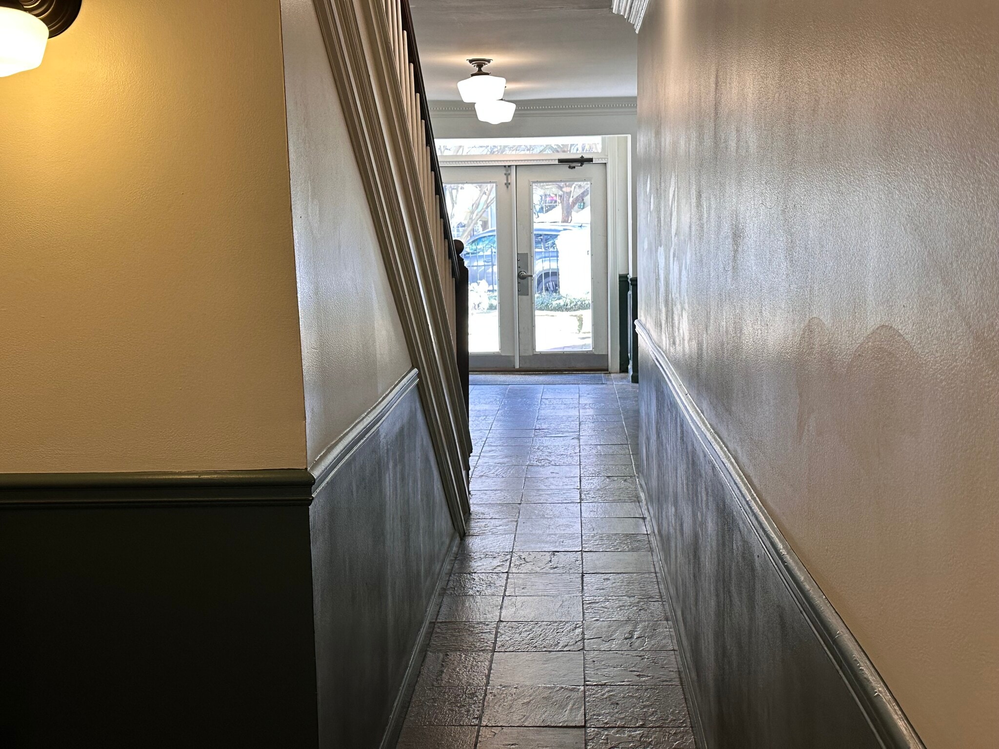 Hallway at entrace to building - 1072 Piedmont Ave NE