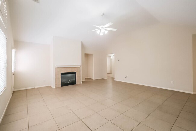 Building Photo - 15527 Fir Woods Ln