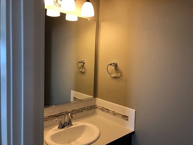Building Photo - Beautiful newer 4 bedroom house in Coburg!