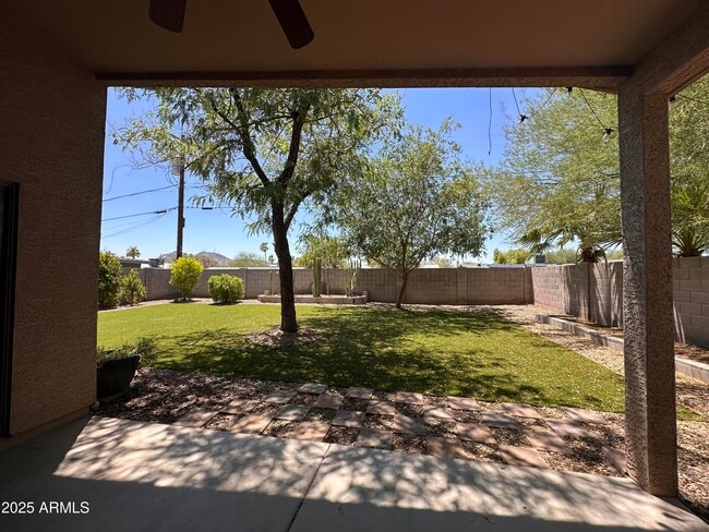 Building Photo - 13830 N 11th Pl