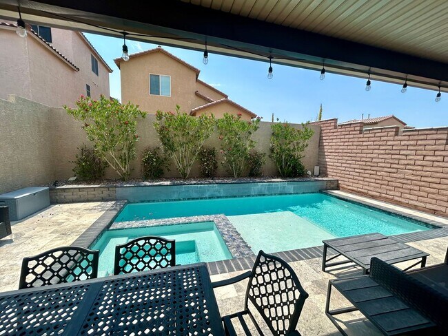Building Photo - 3/BD 2.5/BA Bright & Stylish Mountain’s Ed...