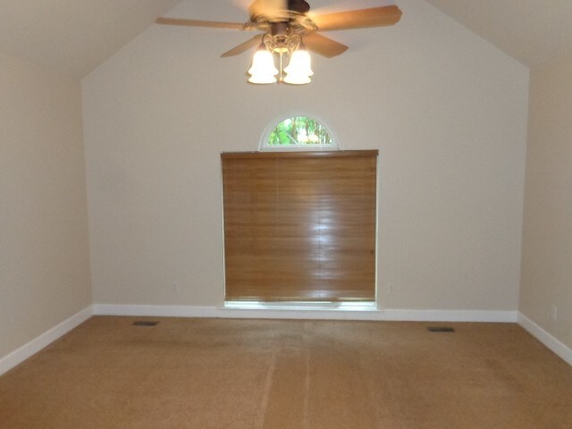 Building Photo - 639 Glenties Dr