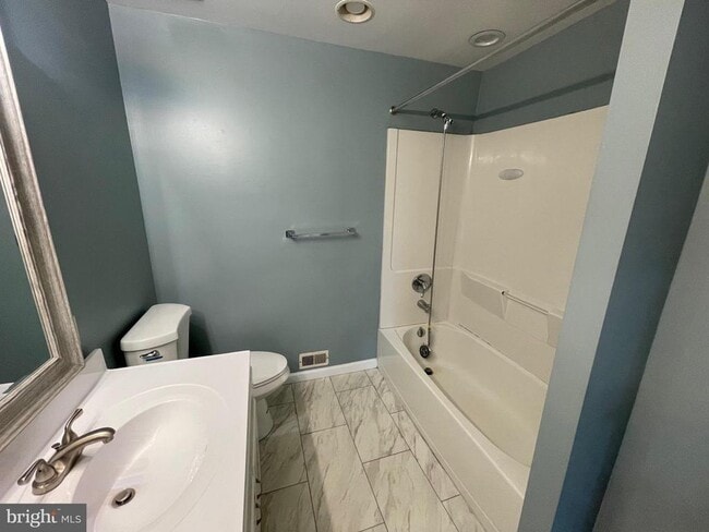 Building Photo - 9817 Rainleaf Ct