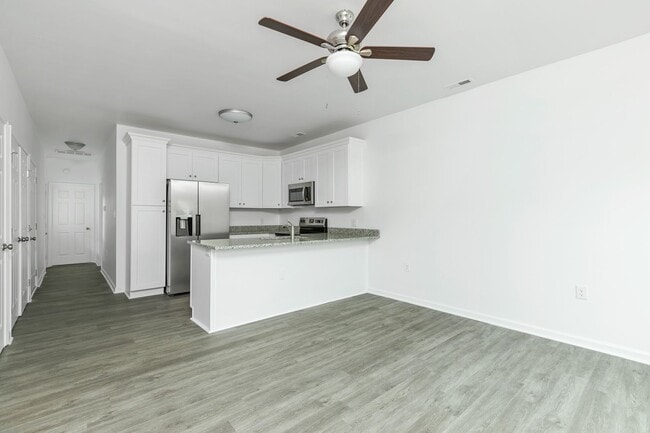 Building Photo - newly renovated property