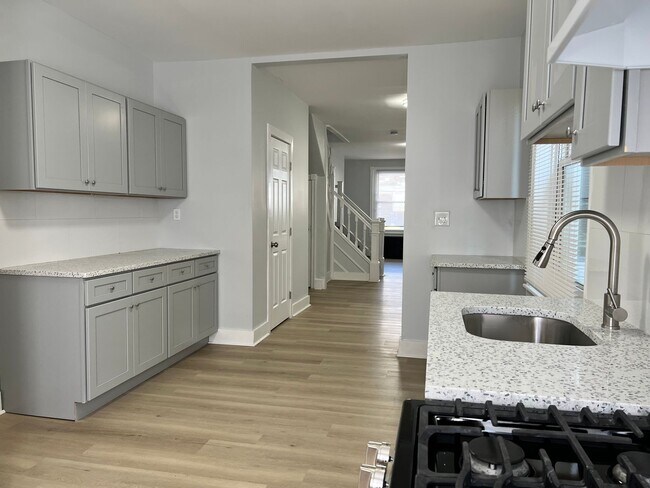 Building Photo - Gorgeous 4b/1.5b Home! Section 8 only!