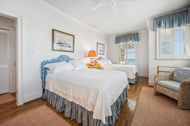 Building Photo - 886 Debordieu Blvd