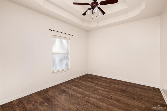 Building Photo - 12 Hackberry Ave