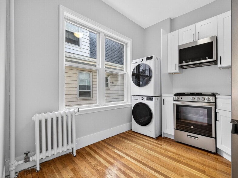 Building Photo - 1576 Cambridge St