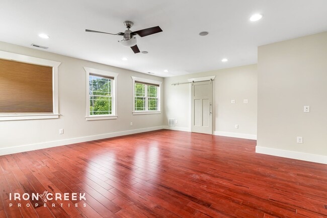 Building Photo - Beautiful Contemporary Home North of Downt...