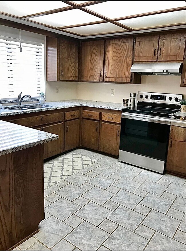 Building Photo - 3 bed, 2 bath Home in Ripple Creek!