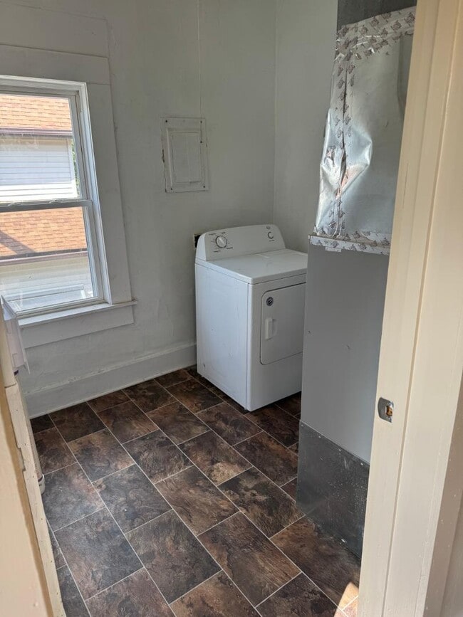 Building Photo - 1023 Pearl St