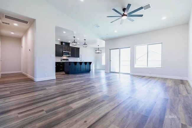 Building Photo - Charming 4-Bedroom Home with Modern Upgrad...