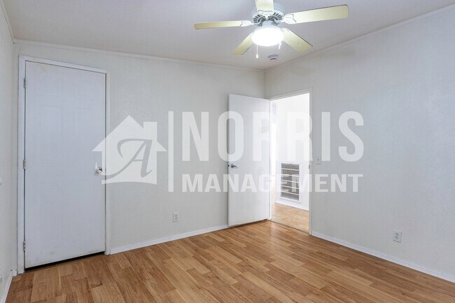 Building Photo - 9960 S Niehaus Rd