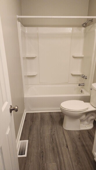 Building Photo - 303a Alice Dr