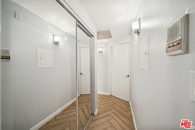 Building Photo - 5715 W Olympic Blvd