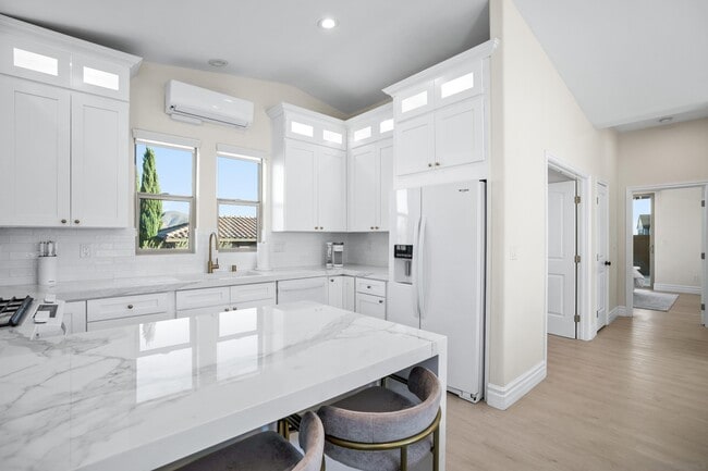 Building Photo - 424 Agua Vista Dr