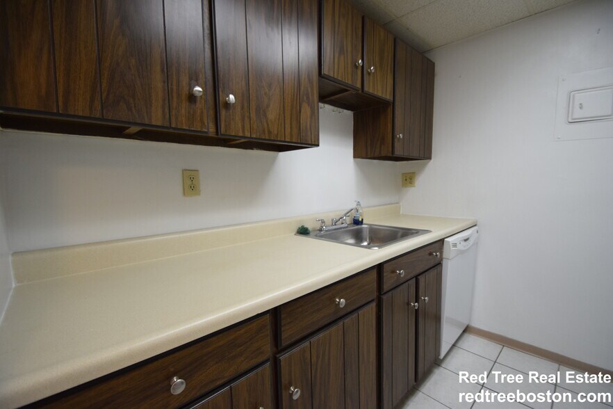 Building Photo - 50-56 Broadlawn Park