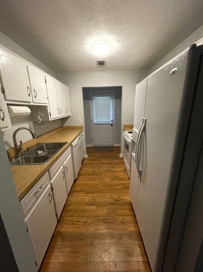 Building Photo - Country Living 3/2 in Wetumpka