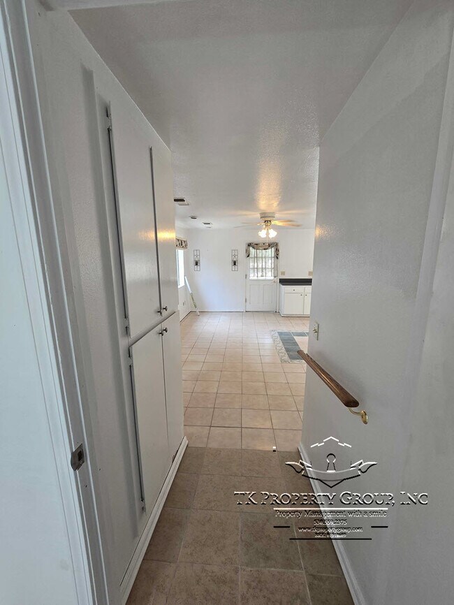 Building Photo - 17801 Penn Valley Dr
