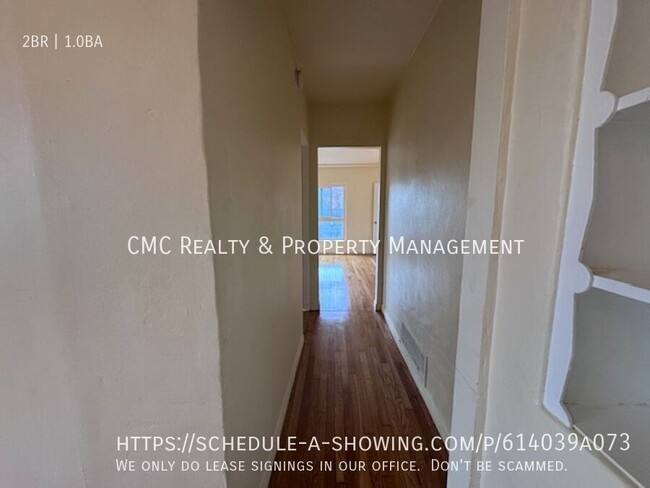 Building Photo - Spacious 2 bedroom 1 bath upper unit