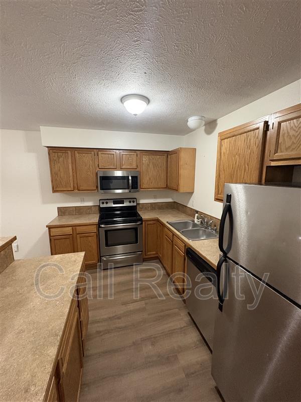 Building Photo - 13424 E Skyview Ave