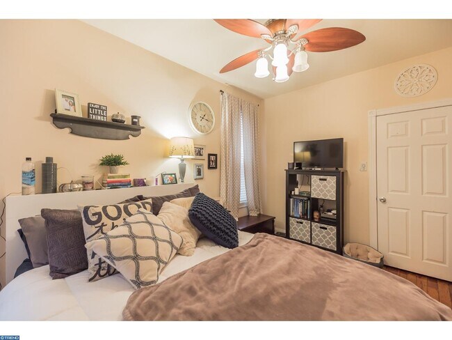 Building Photo - 385 Conarroe St