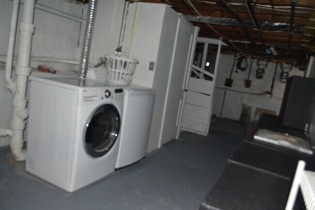 Building Photo - 131-131 Columbia St