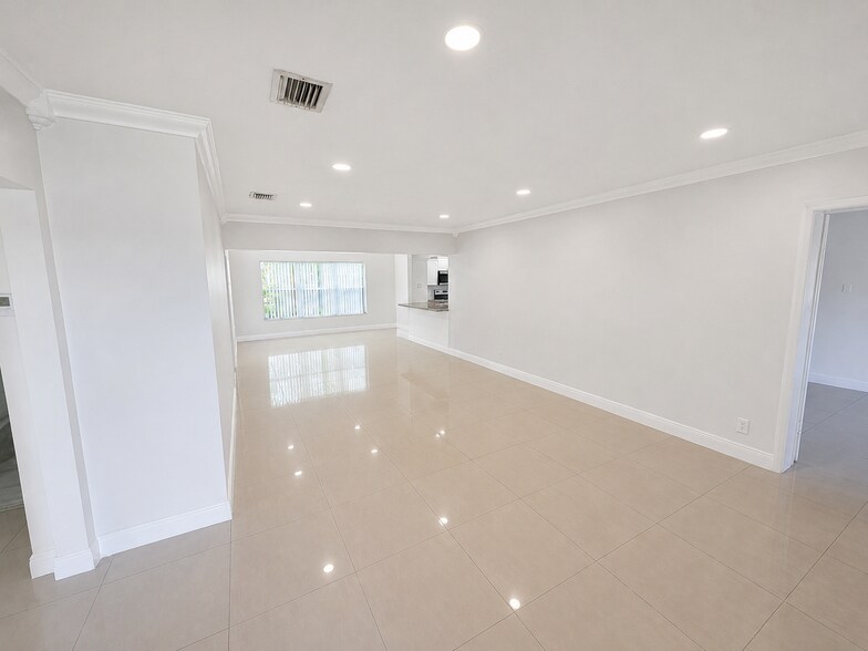 Building Photo - 1306 S 29th Ave