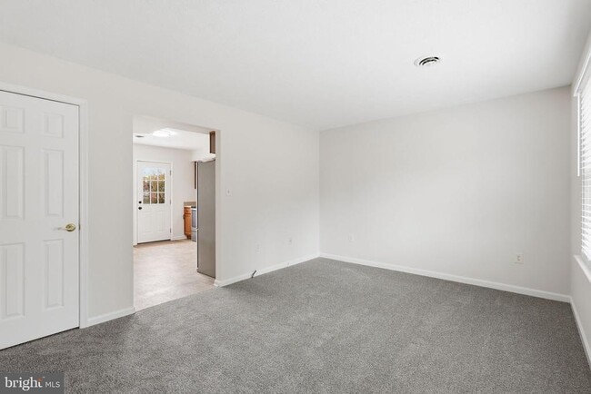 Building Photo - 405 Willow Lawn Dr