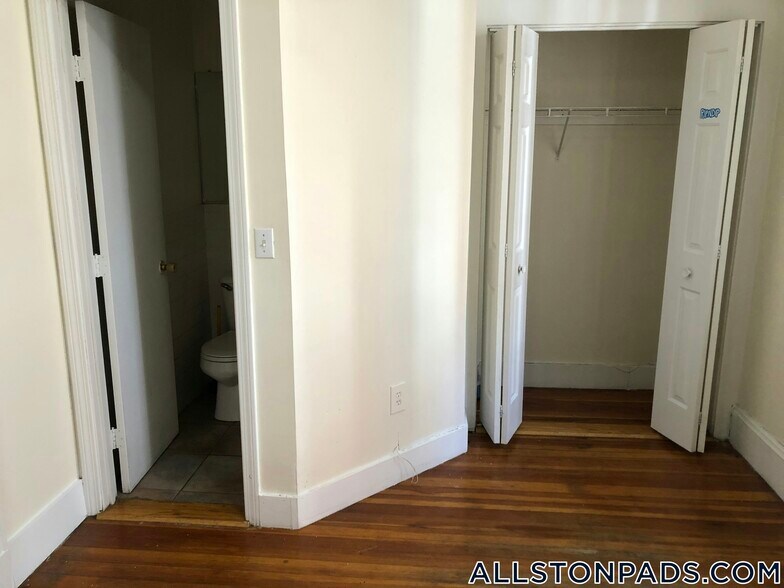 Building Photo - 15 Barrows St