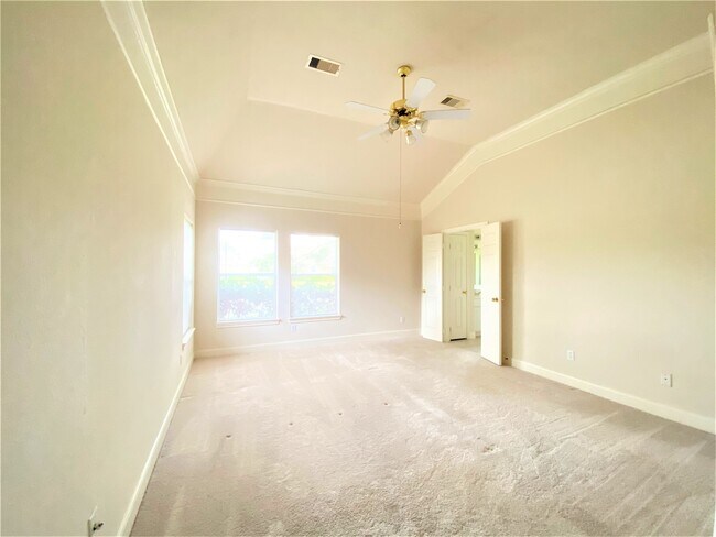 Building Photo - 10122 Meridian Lakes Dr