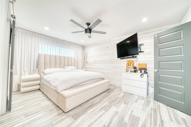 Building Photo - 5911 Dawnridge Dr
