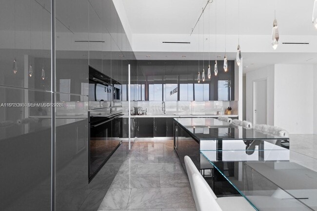 Building Photo - 1451 Brickell Ave