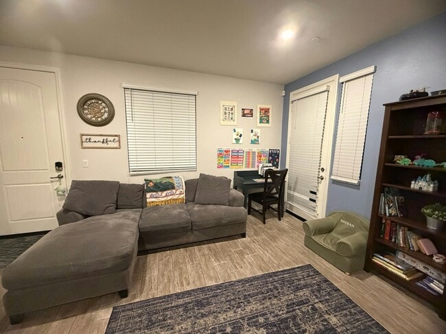 Building Photo - 7084 Vernazza Pl