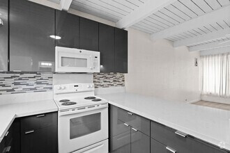 Building Photo - Renovated Tropic Gardens Town House for rent!