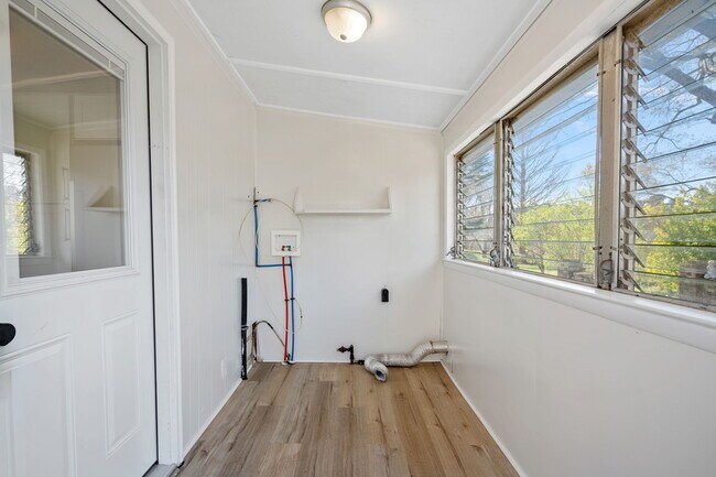 Building Photo - 1337 N Rhyne St