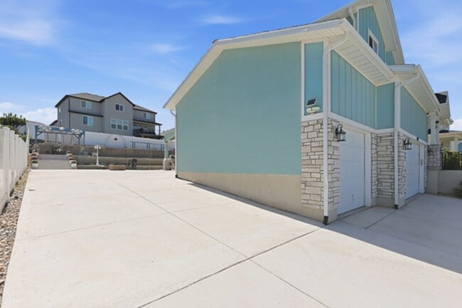 Building Photo - 2877 S Greenhead Dr