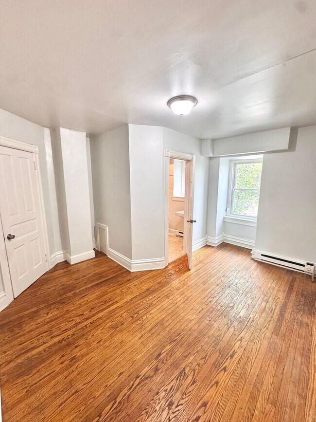 Building Photo - 1103 Linden St