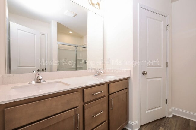 Building Photo - 22 Anastasia St