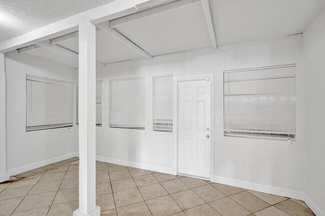 Building Photo - 651 SW 15th St