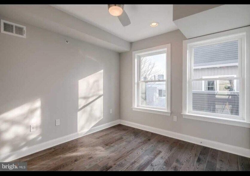 Building Photo - 1529 S Lambert St