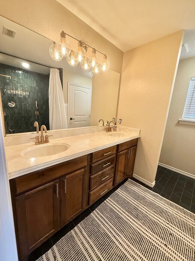 Building Photo - Lovely 3-bed/2-bath in Tyler near Lindale!
