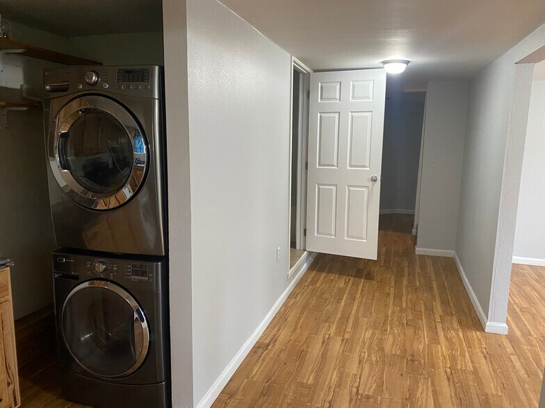 Hall way - 1468 Davison St